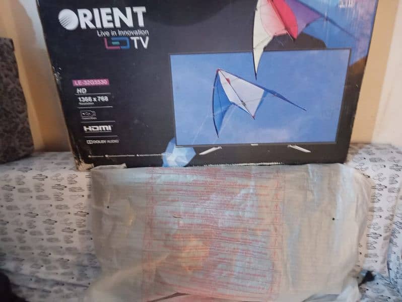 Orient 32 inch lcd just like new, slightly used 5