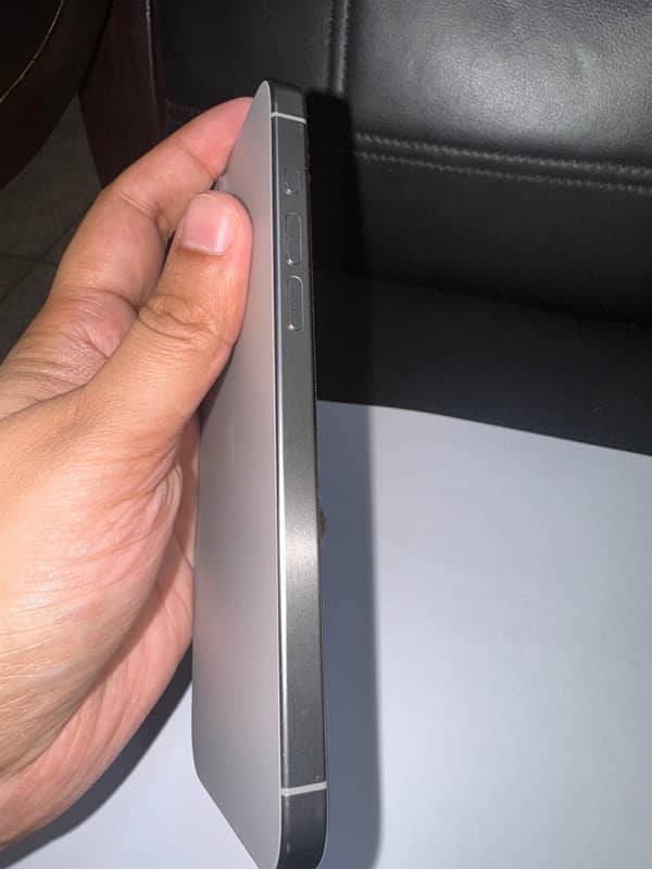 iphone 15 pro max LLA 256 gb pta approved 4