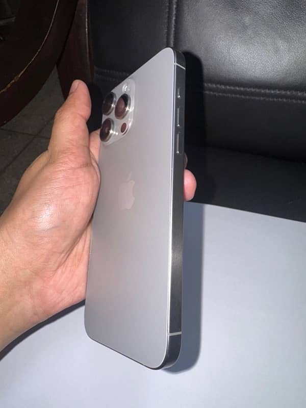 iphone 15 pro max LLA 256 gb pta approved 7