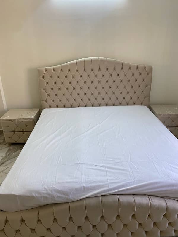 BRAND new bed set with 2 side tables 3