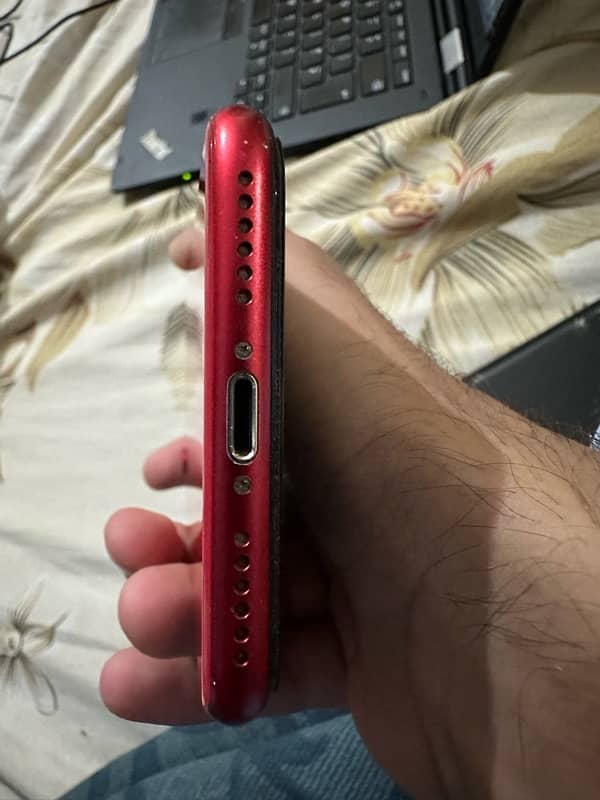 IPHONE SE 2020 red 1