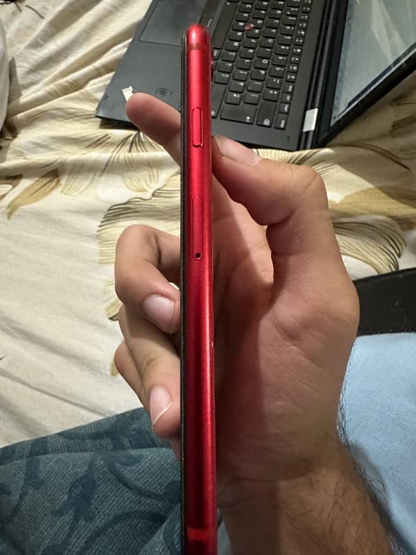 IPHONE SE 2020 red 3