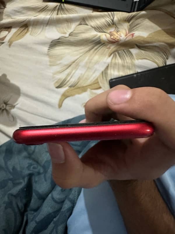 IPHONE SE 2020 red 5