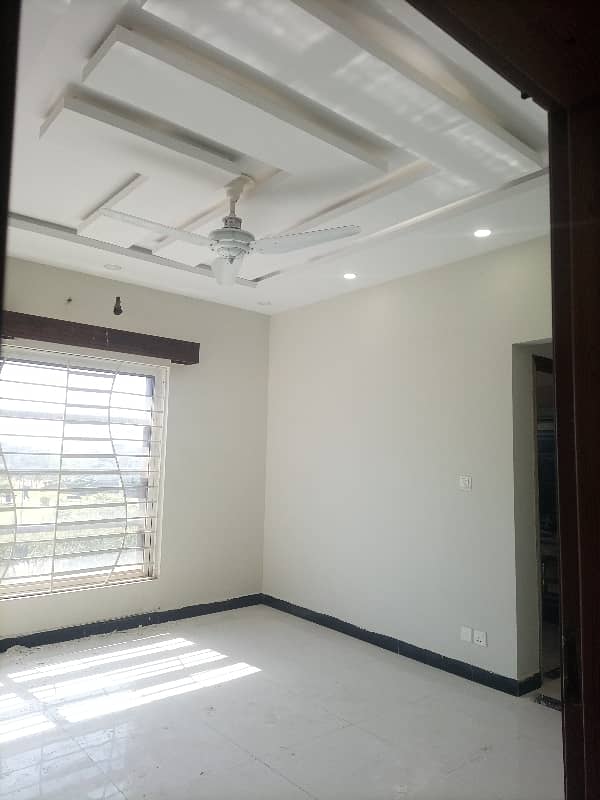 10 Marla Double Unit House 5 Bed For Rent 7