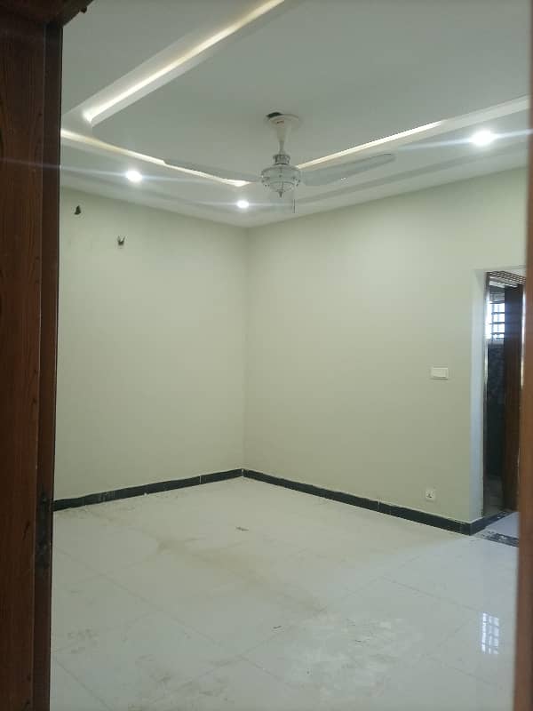 10 Marla Double Unit House 5 Bed For Rent 10