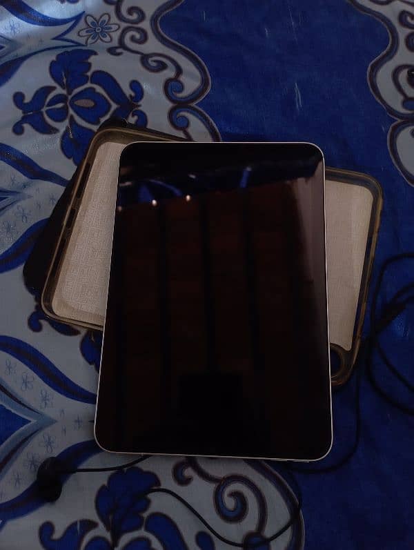 iPad mini 6 for sell 64 GB ha full ok 10.10 itna uooz nhi Hoya ha 1