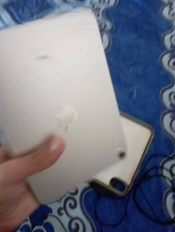 iPad mini 6 for sell 64 GB ha full ok 10.10 itna uooz nhi Hoya ha 4