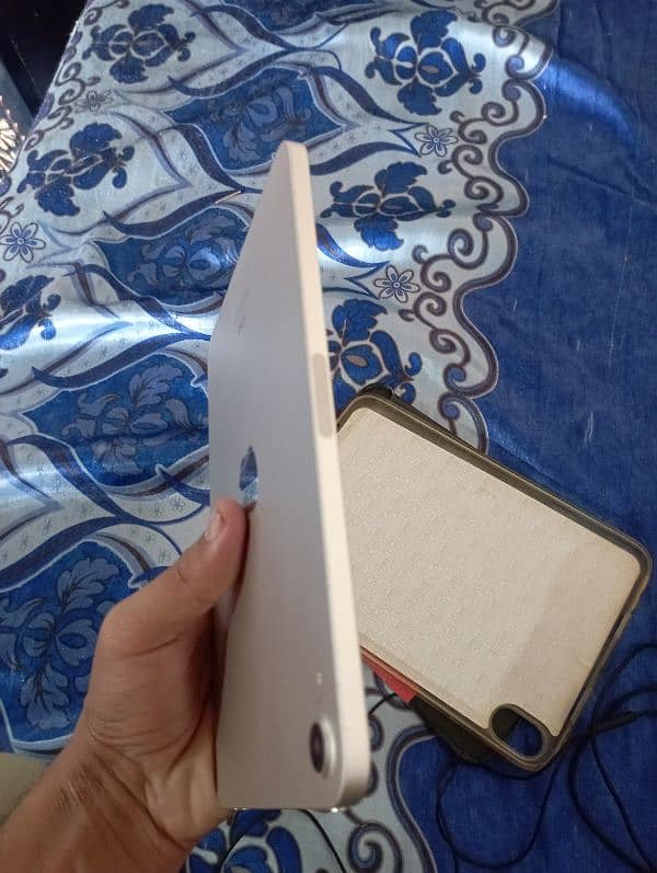 iPad mini 6 for sell 64 GB ha full ok 10.10 itna uooz nhi Hoya ha 6