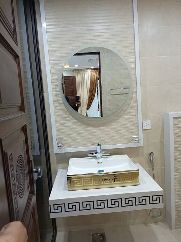 1 BED FULLY FURNISH APARTMENT AVAILEBAL FOR RENT IN BAHRIA TOWN LAHORE 2