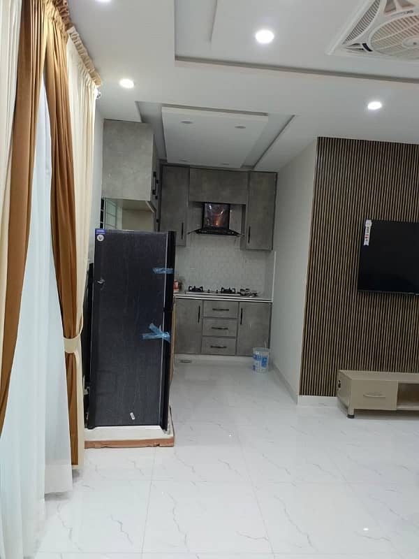 1 BED FULLY FURNISH APARTMENT AVAILEBAL FOR RENT IN BAHRIA TOWN LAHORE 6