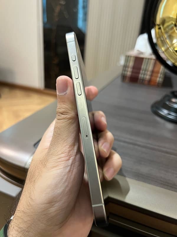 iPhone 15 pro max 256gb natural titanium 1