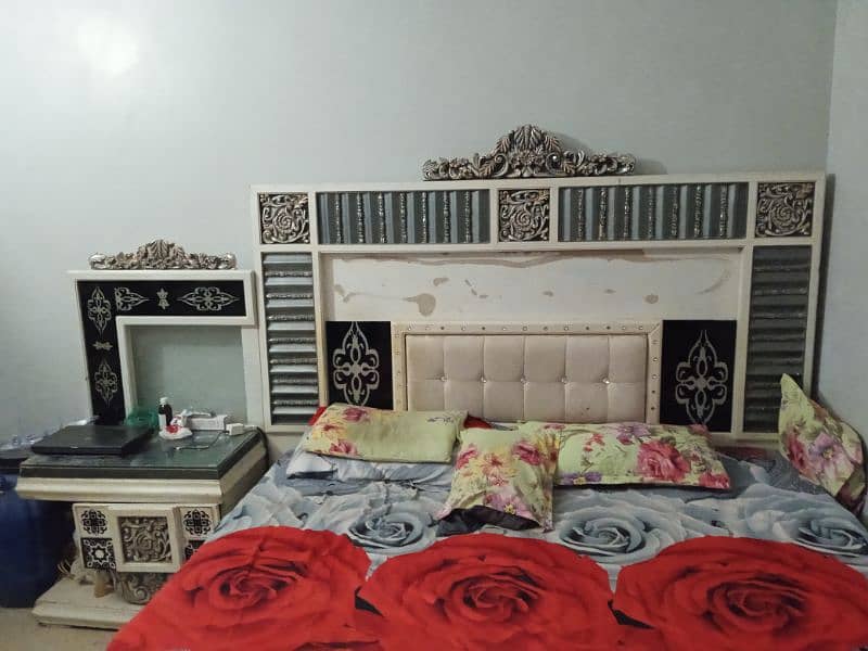 Bed without Mattress Almari & Dressing Table 1