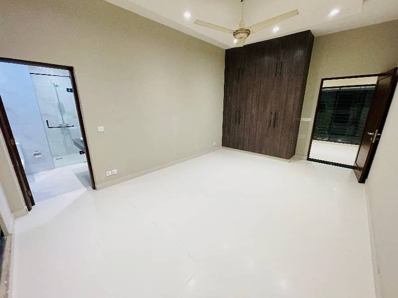 01 KANAL BEAUTIFULL FULL HOUSE AVAILABLE FOR RENT IN DHA PHASE 3, LAHORE 2