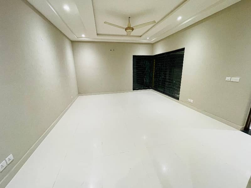 01 KANAL BEAUTIFULL FULL HOUSE AVAILABLE FOR RENT IN DHA PHASE 3, LAHORE 3