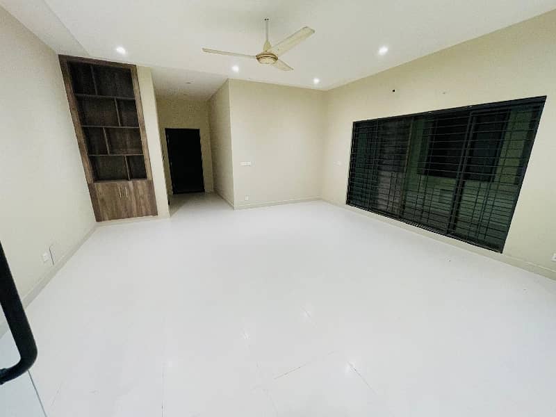 01 KANAL BEAUTIFULL FULL HOUSE AVAILABLE FOR RENT IN DHA PHASE 3, LAHORE 5