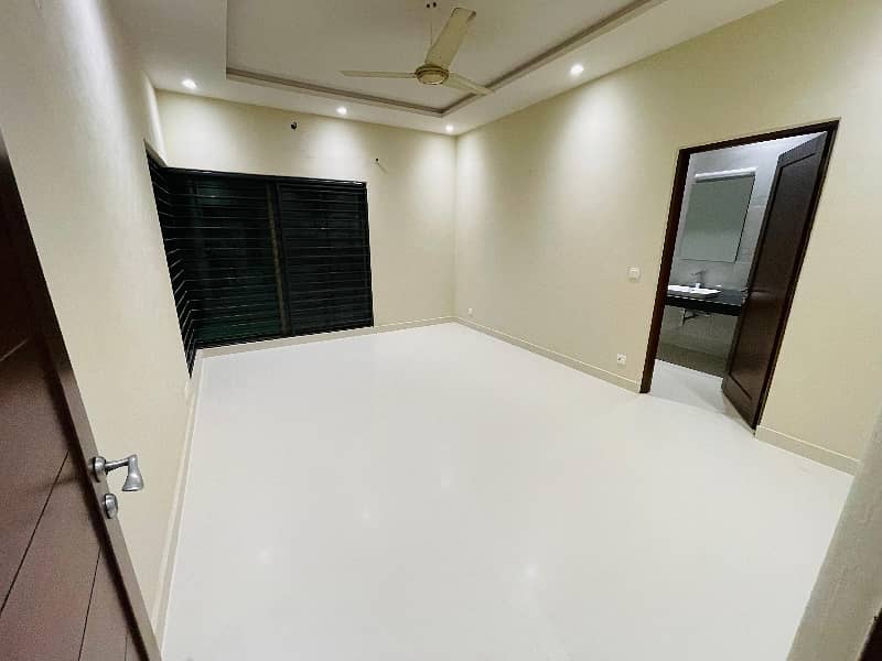 01 KANAL BEAUTIFULL FULL HOUSE AVAILABLE FOR RENT IN DHA PHASE 3, LAHORE 6