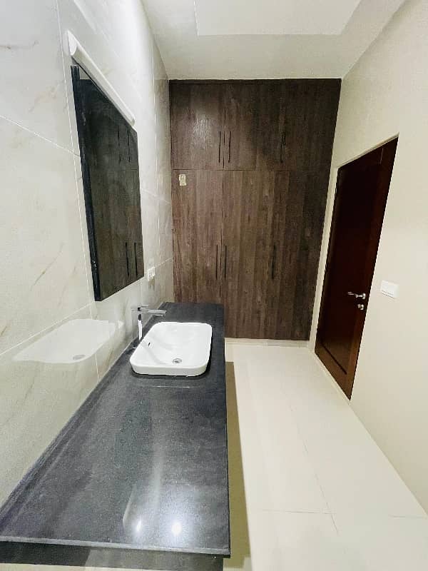 01 KANAL BEAUTIFULL FULL HOUSE AVAILABLE FOR RENT IN DHA PHASE 3, LAHORE 11