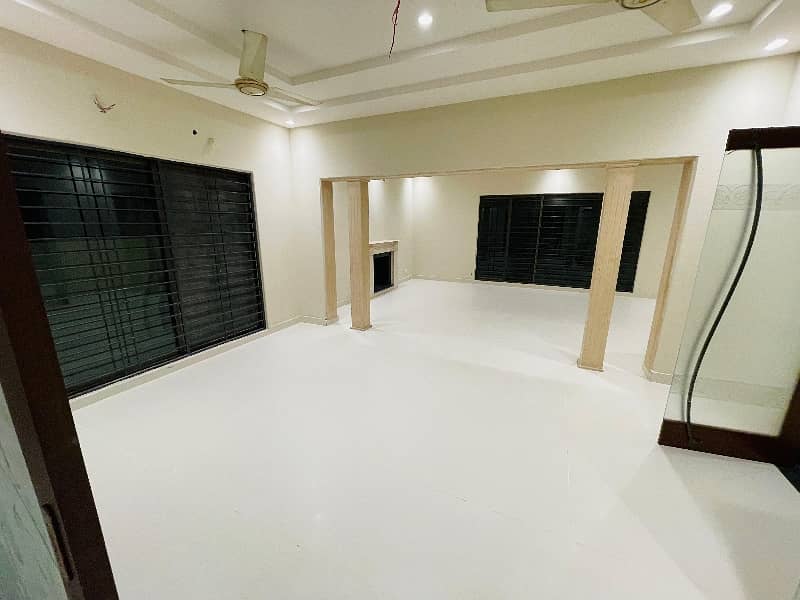 01 KANAL BEAUTIFULL FULL HOUSE AVAILABLE FOR RENT IN DHA PHASE 3, LAHORE 18