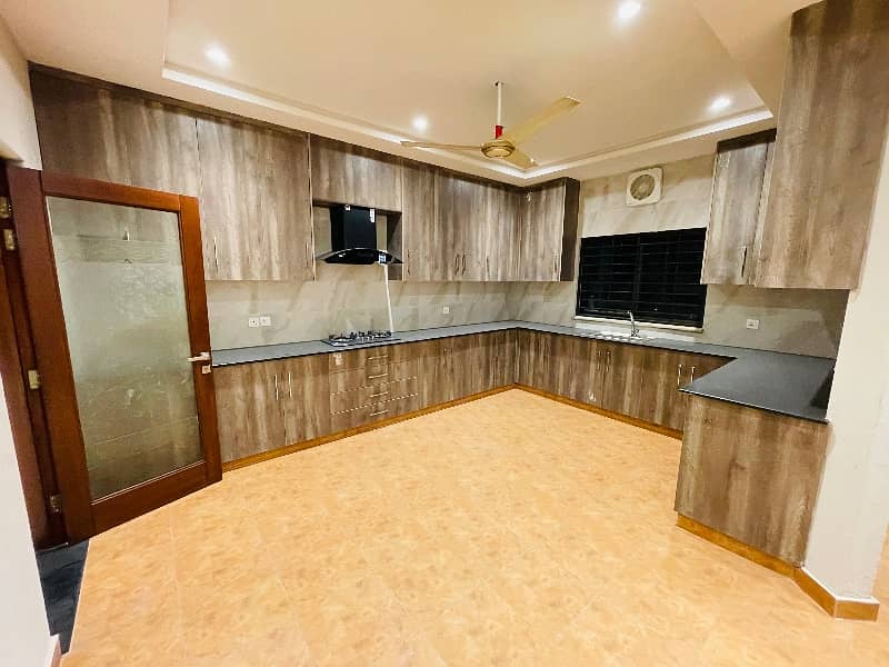 01 KANAL BEAUTIFULL FULL HOUSE AVAILABLE FOR RENT IN DHA PHASE 3, LAHORE 21