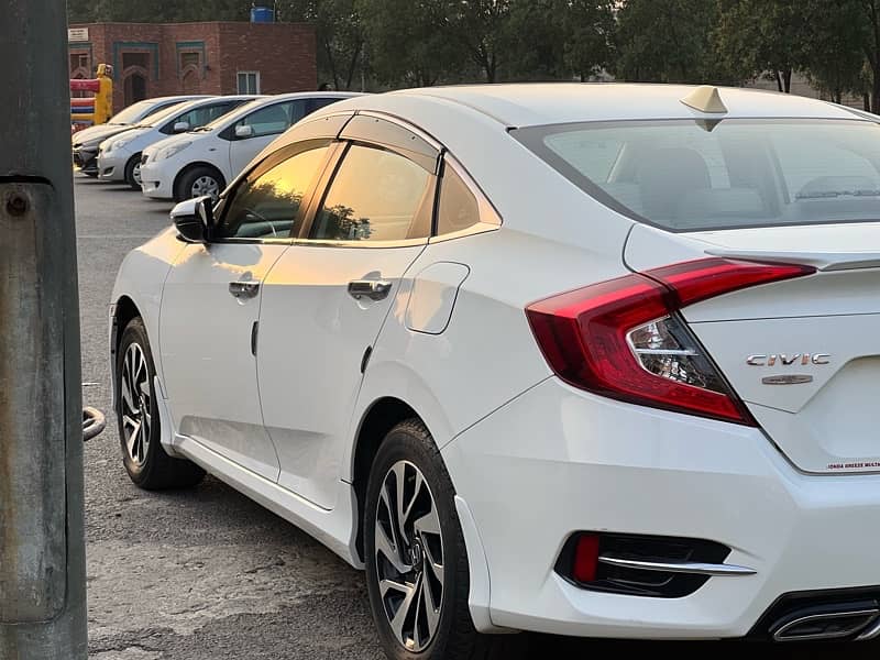 Civic UG B2B Geniune (37,000)km drive 6