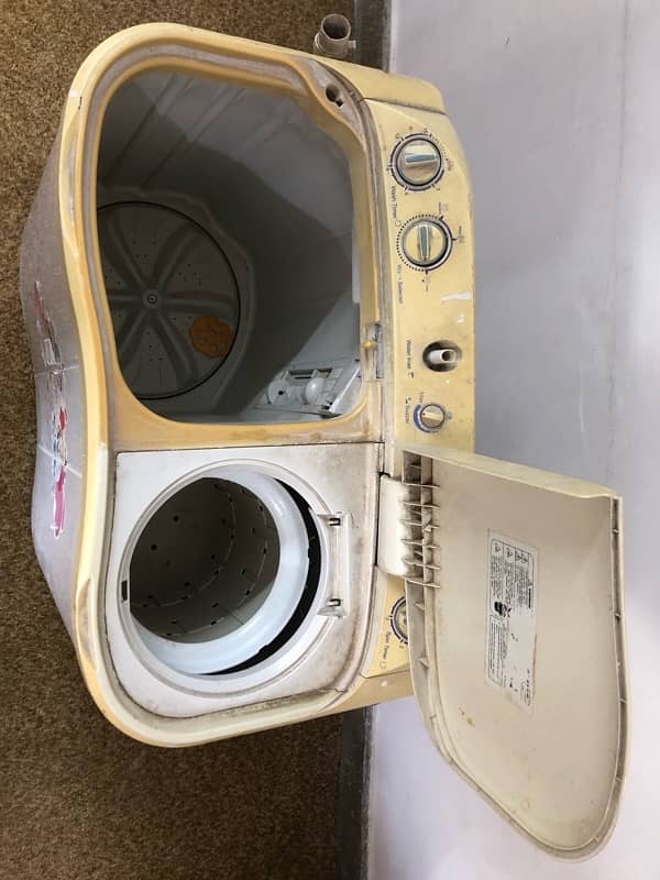 Haier Semi Automatic Washing Machine 1