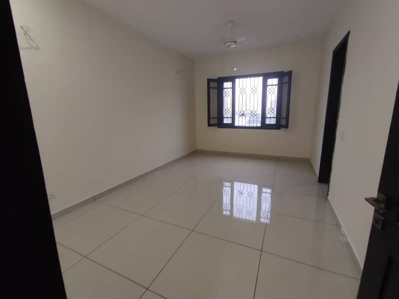 PRIME LOCATION 4 BED DD PORTION ON RENT IN PECHS BLOCK 6 4