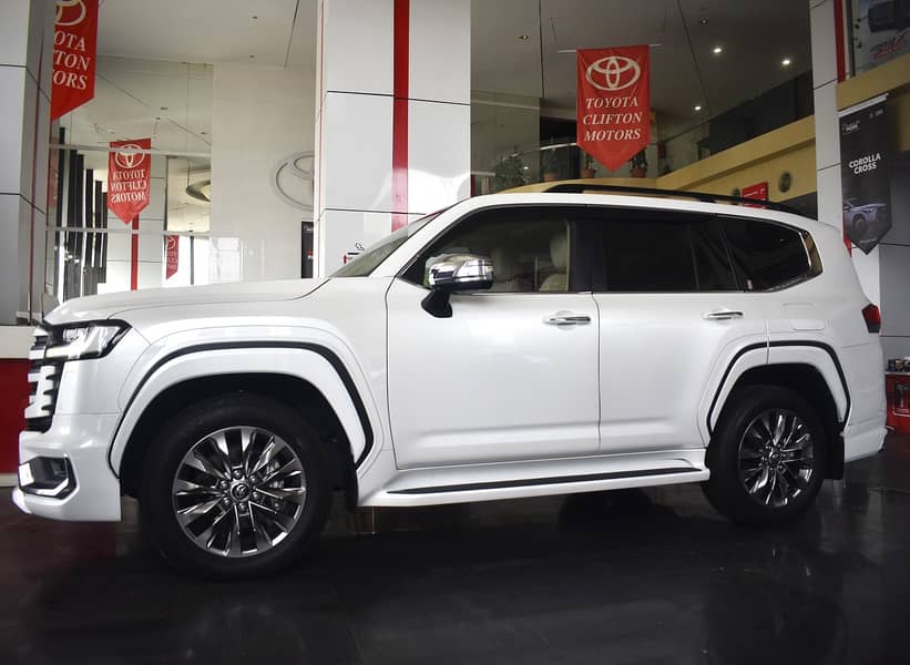 Toyota Land Cruiser 2021 ZX LC300 7