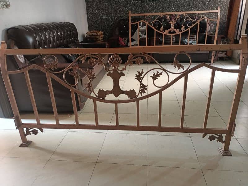 iron bed 1