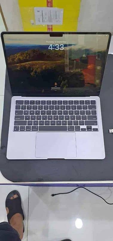 Macbook Air M2 512gb immaculate condition 0