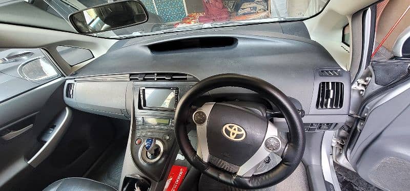 Toyota Prius 2011 8