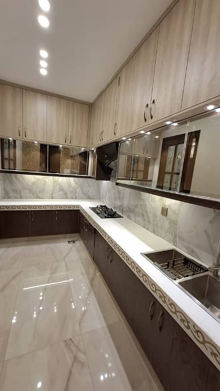 1 KANAL SEMI FURNISH HOUSE AVAILEBAL FOR RENT IN BAHRIA TOWN LAHORE 13