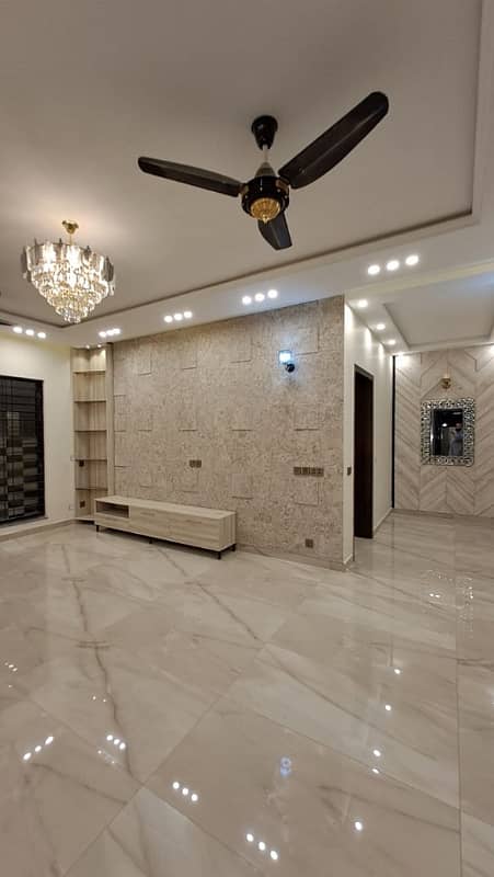 1 KANAL SEMI FURNISH HOUSE AVAILEBAL FOR RENT IN BAHRIA TOWN LAHORE 16