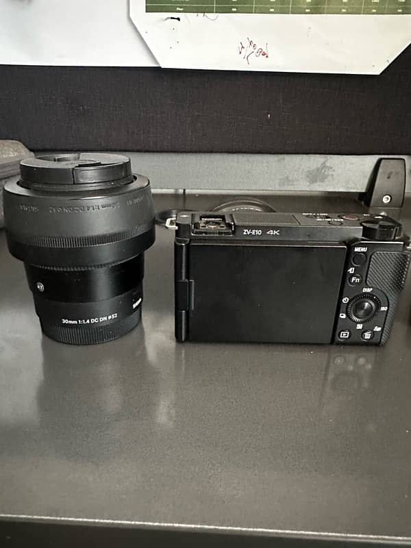 sony zv e 1.4k with sigma 30mm 1.4 condition 10/10 7