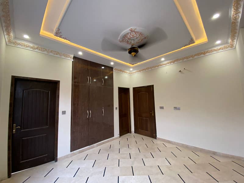 Stunning House available for sale in SJ Garden, Lahore 14