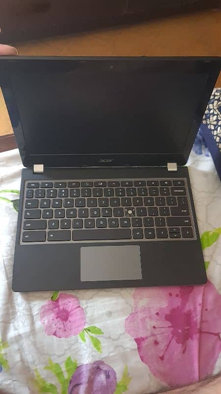 laptop chrome book c740 4/128 window 10 4