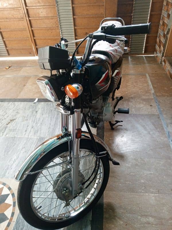 Honda 125 totally janman show room condition 3