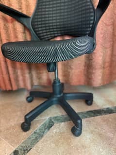 computer chair available in good condition