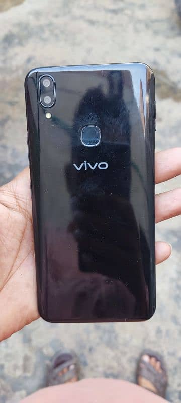 vivo v9 original with box and charger good condition 3