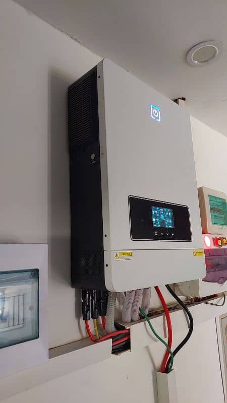 Victor Max 10.2KW SP Hybrid Solar Inverter 1