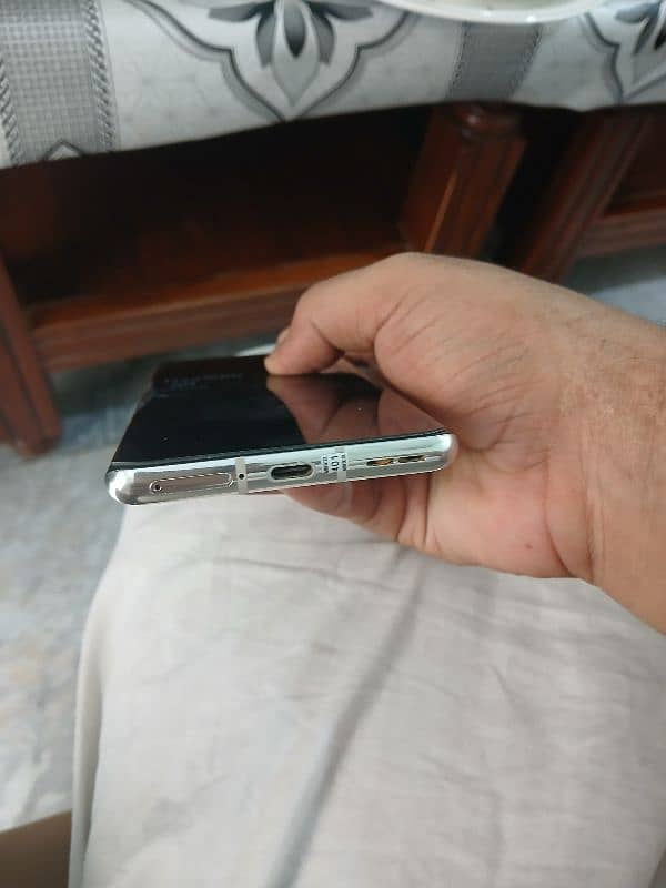 one plus 8  ram 12 gb rom 256 gb All ok mbl he 1