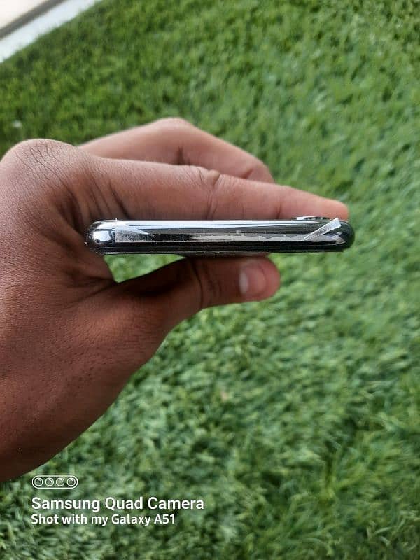 I am urgent selling Iphone X 64 gb bypass 1