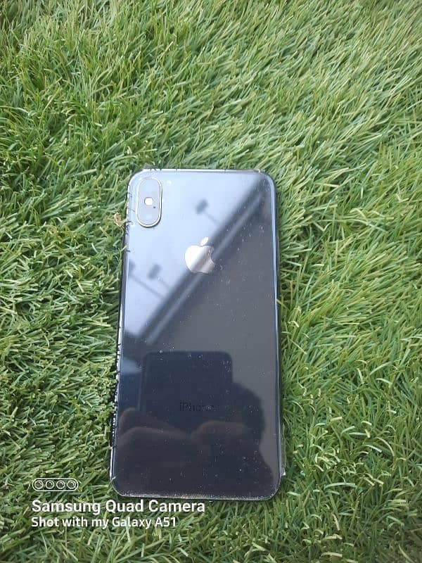 I am urgent selling Iphone X 64 gb bypass 6