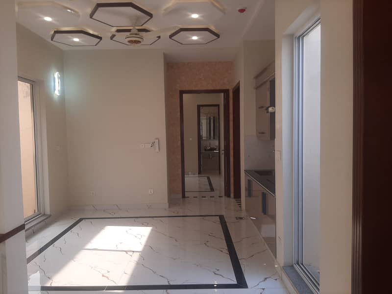 4 Beds 10 Marla House For Sale In Ex Air Avenue DHA Phase 8 Airport Road Lahore. 0