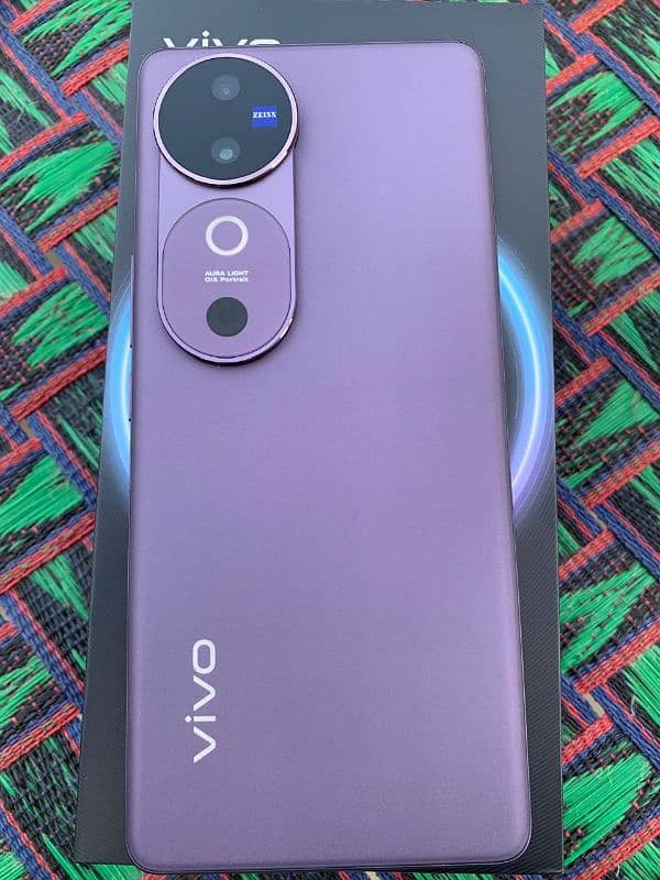 Vivo v40 10 by 10 3