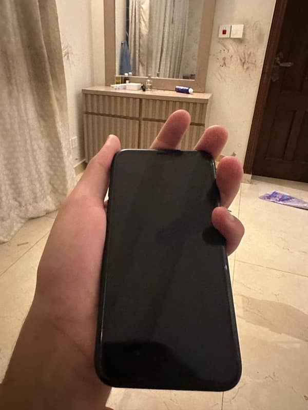 iPhone xr 64 gb 85 health 3