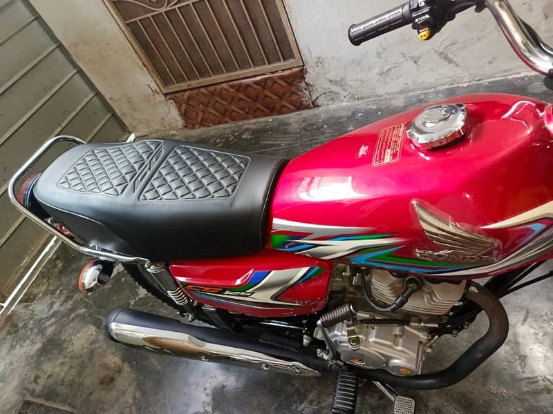 Honda 125 Red 2