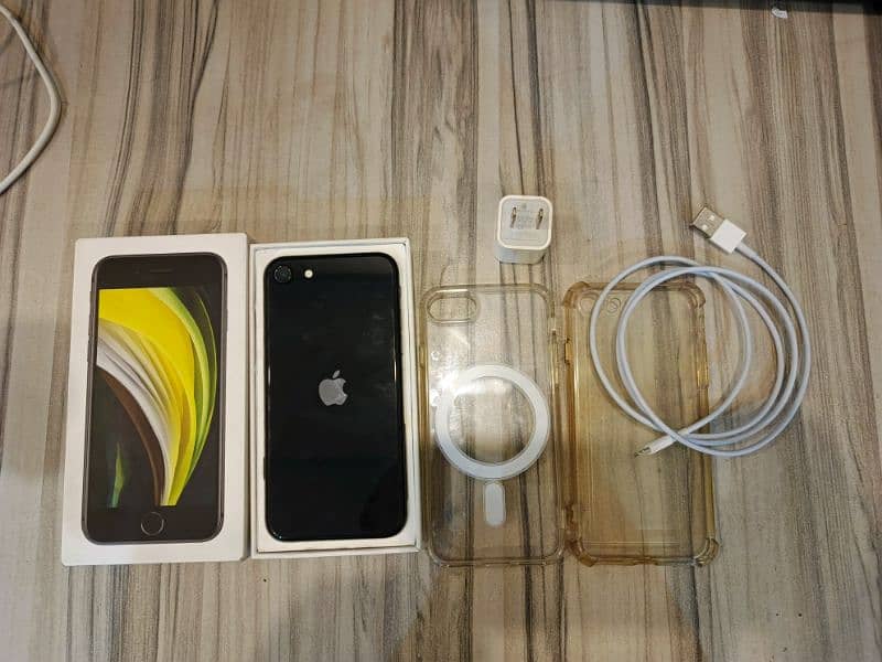 iphone SE 2020 (with box) 9