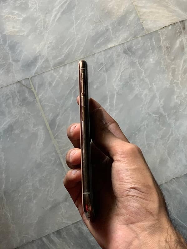 iPhone xs 256gb pta approved 3