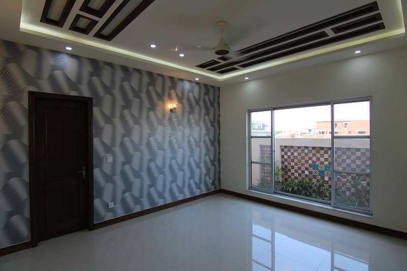 10 marla beautifull house available for sale in dha phase 8 lahore 6