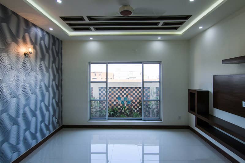 10 marla beautifull house available for sale in dha phase 8 lahore 7